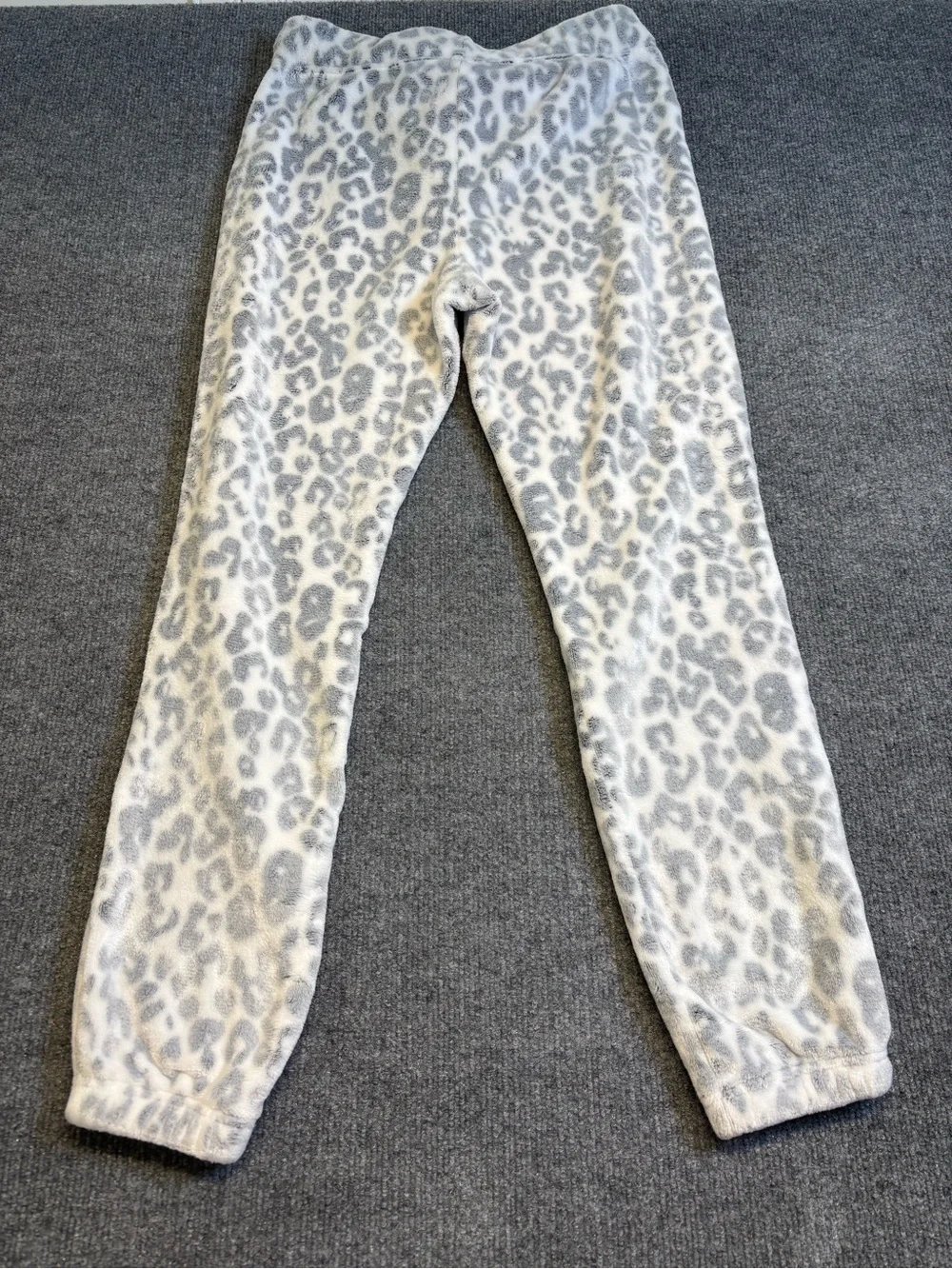 UGG Gray Animal Print Plush Fleece Jogger Sweatpants Women's Small EUC So Soft!